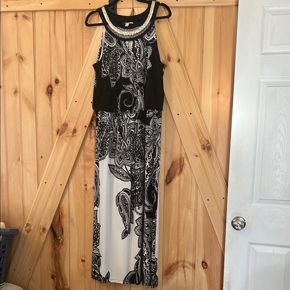 Elegant Black and White Paisley Maxi Dress